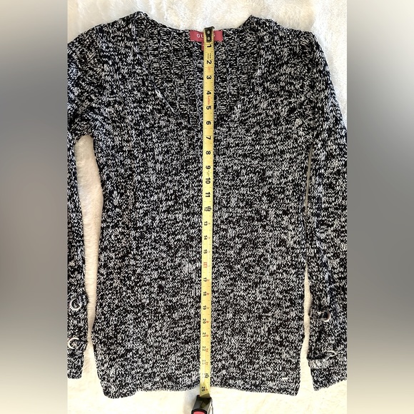 GUESS Two-Toned Cotton Knit Sweater- Sz- S - Picture 5 of 10